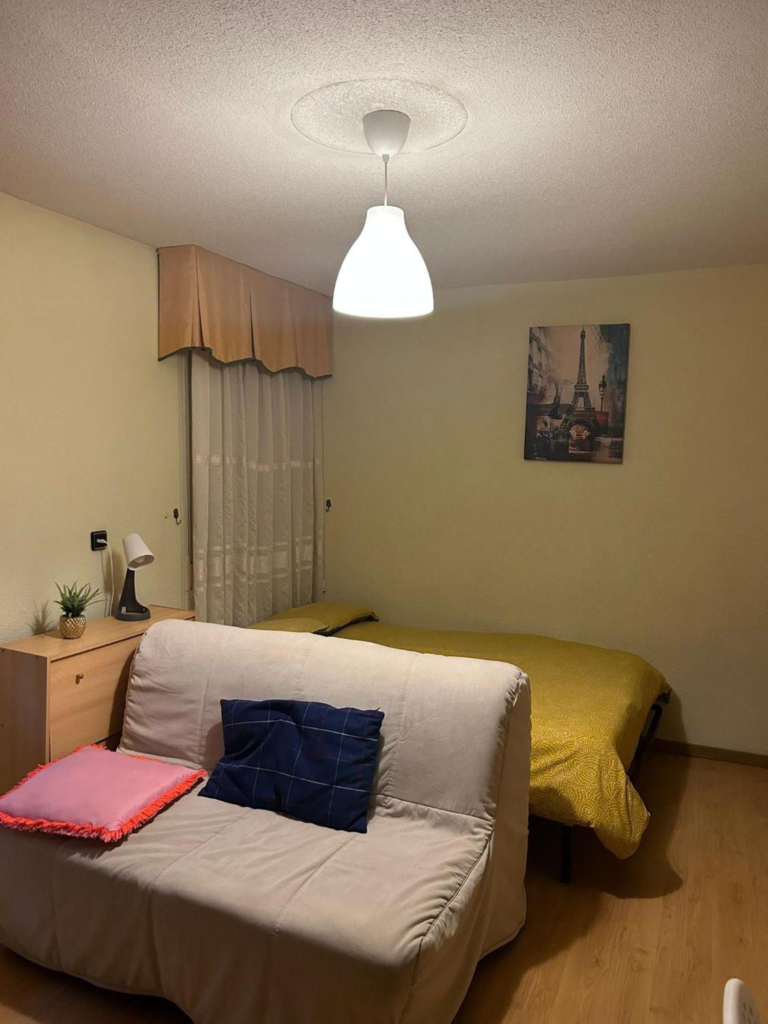 Amplia Habitacion En Buena Ubicacion Madrid Buitenkant foto